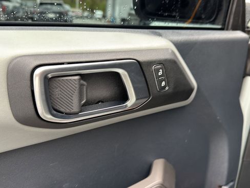 Used 2023 Ford Bronco Badlands image 28