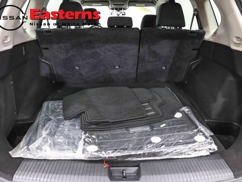 Used 2023 Nissan Rogue S AWD/4WD image 9