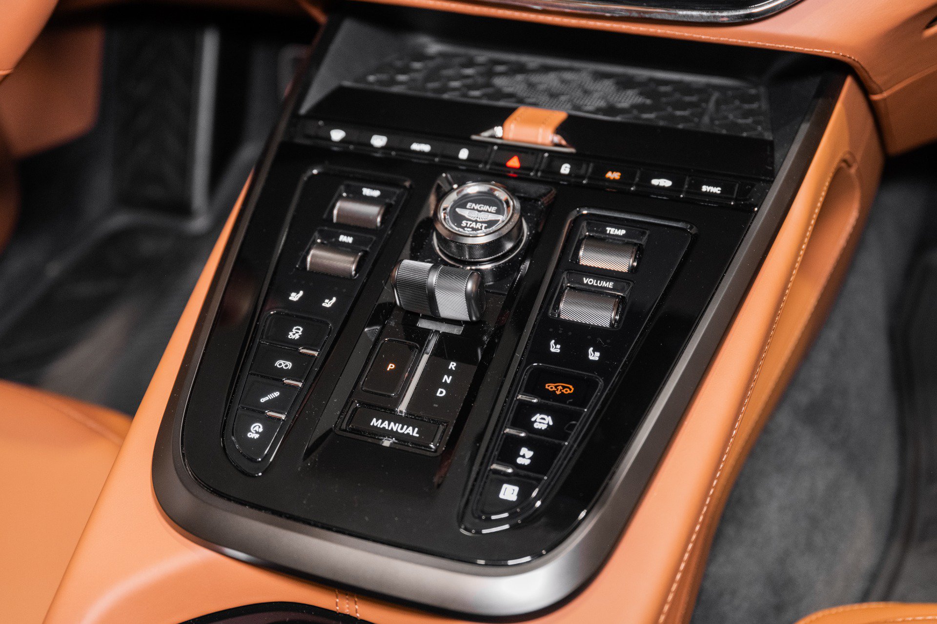 Used 2026 Aston Martin DBX S AWD/4WD image 37