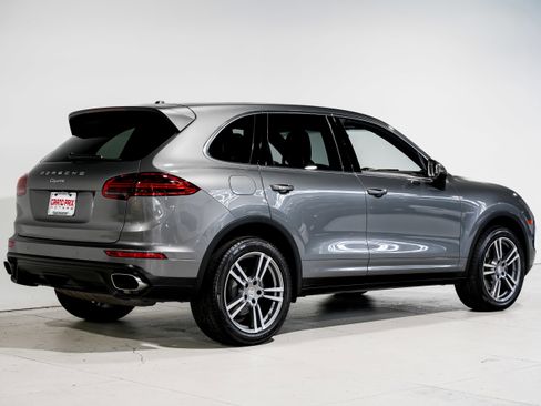 Used 2015 Porsche Cayenne Diesel image 3
