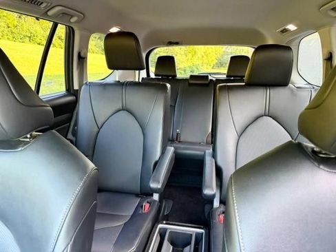 Certified 2025 Toyota Grand Highlander AWD image 8