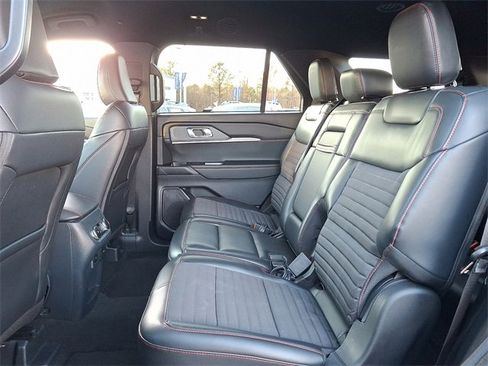 Used 2025 Ford Explorer ST-Line w/ ST-Line Street Pack image 10