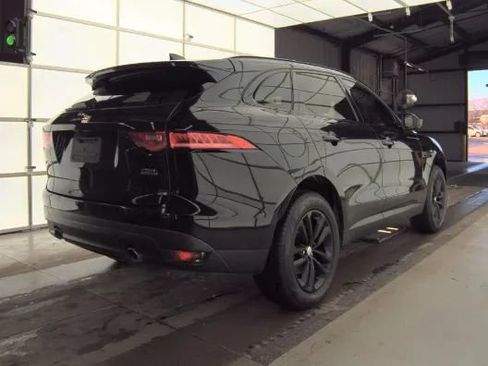Used 2020 Jaguar F-PACE Premium image 4