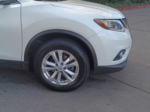 Used 2015 Nissan Rogue SV w/ SV Premium Package AWD/4WD image 2