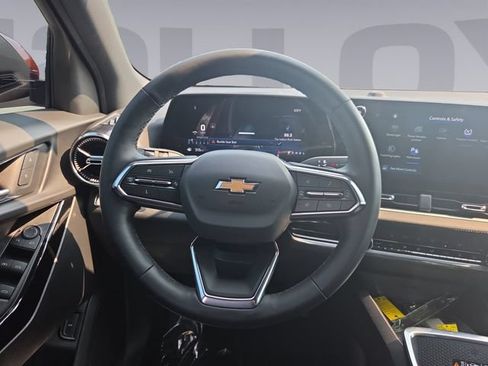 Used 2025 Chevrolet Equinox LT w/ Convenience Package II FWD image 13