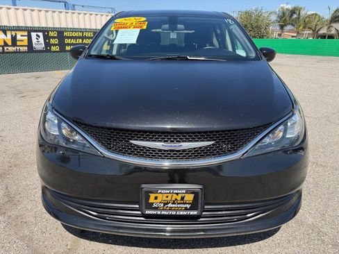 Used 2020 Chrysler Voyager LX FWD image 13