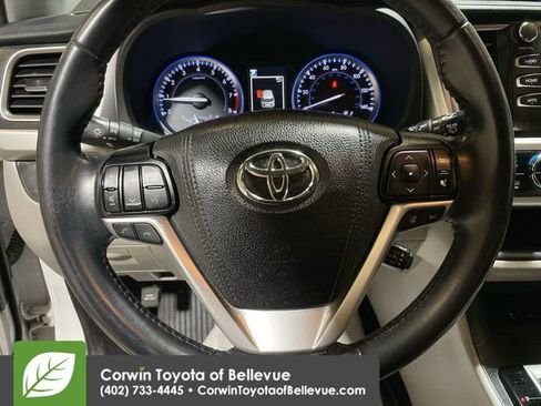 Used 2019 Toyota Highlander XLE image 20