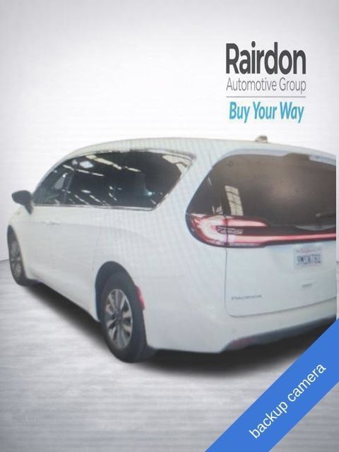 Used 2024 Chrysler Pacifica Limited FWD image 2