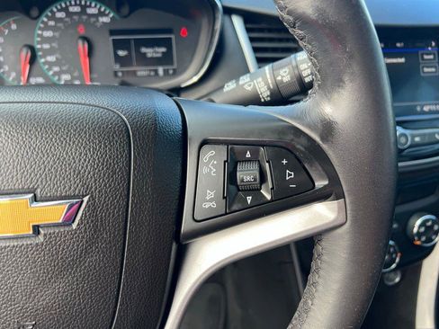 Used 2022 Chevrolet Trax LT w/ LT Convenience Package image 36