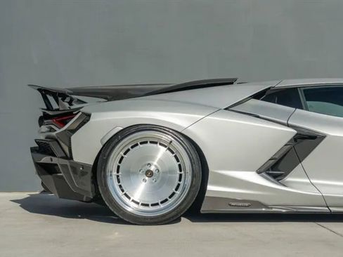 Used 2024 Lamborghini Revuelto image 42