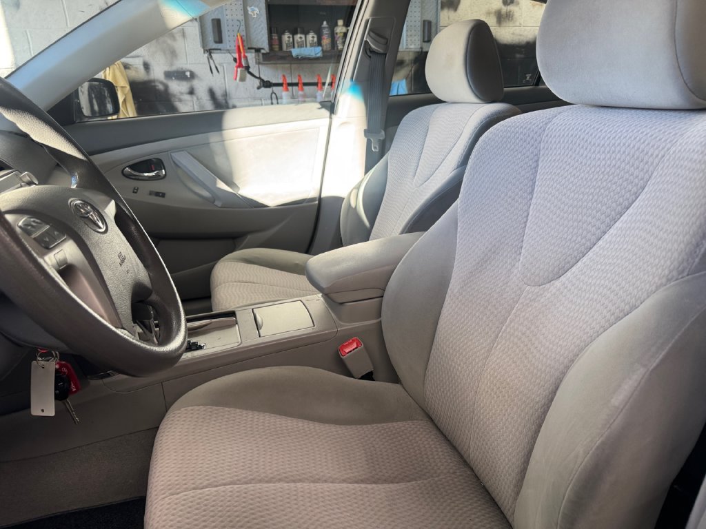 Used 2011 Toyota Camry LE FWD image 13