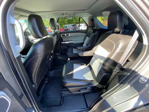 Used 2022 Ford Explorer XLT w/ Equipment Group 202A image 20