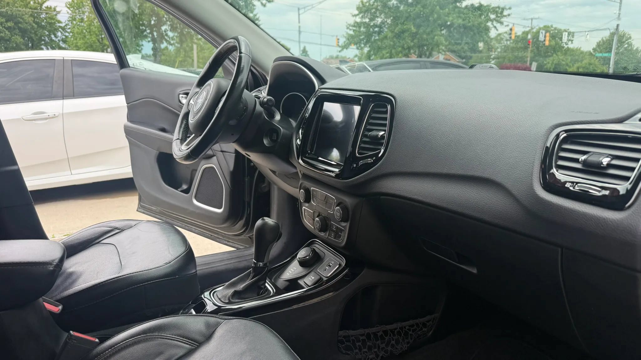 Used 2018 Jeep Compass Limited w/ Navigation Group AWD/4WD image 13