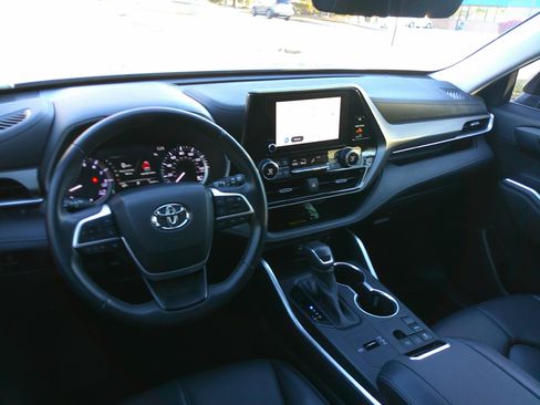 Used 2023 Toyota Highlander XLE image 68