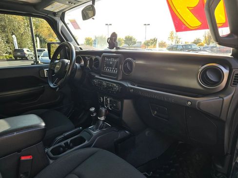 Used 2019 Jeep Wrangler Unlimited Sport S image 4