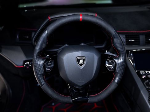 Used 2021 Lamborghini Aventador SVJ image 23