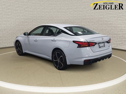 Used 2025 Nissan Altima 2.5 SR image 7