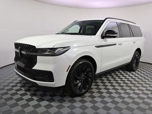 New 2026 Lincoln Navigator Reserve w/ Jet Appearance Package AWD/4WD image 2