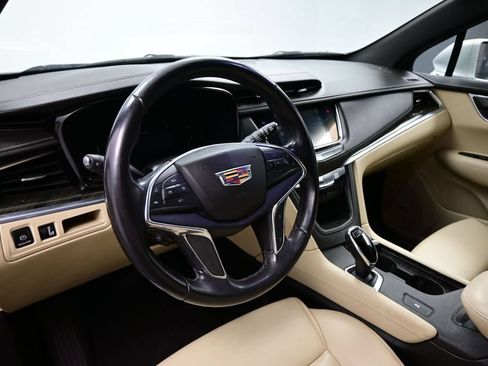 Used 2018 Cadillac XT5 FWD image 16