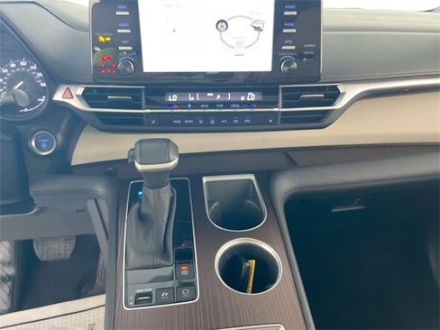 Used 2023 Toyota Sienna XLE image 41