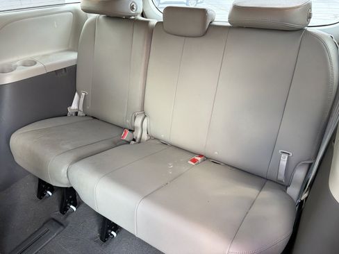 Used 2020 Toyota Sienna XLE w/ XLE Navigation Package AWD/4WD image 10