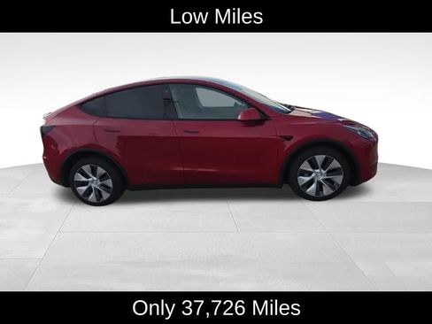 Used 2023 Tesla Model Y Long Range AWD/4WD image 2