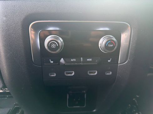 Used 2024 GMC Yukon XL AT4 w/ Technology Package AWD/4WD image 19