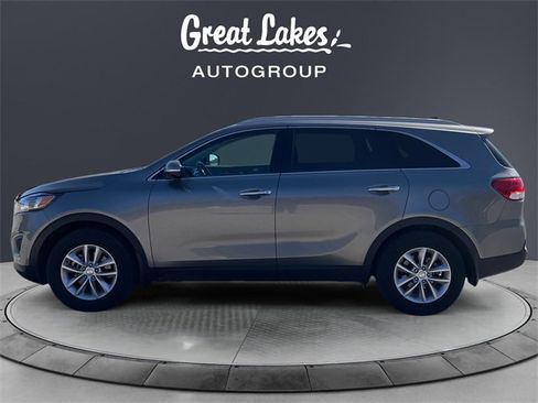 Used 2018 Kia Sorento LX image 2