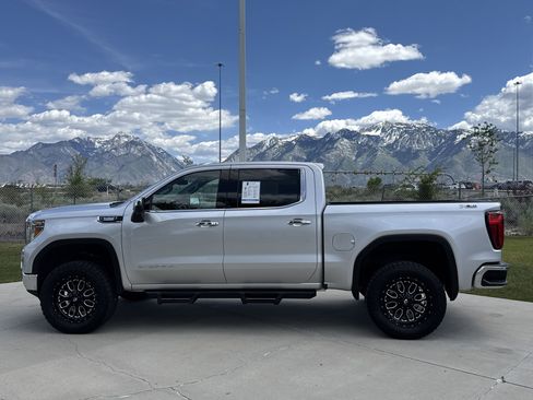 Used 2020 GMC Sierra 1500 SLT w/ Driver Alert Package I AWD/4WD image 2
