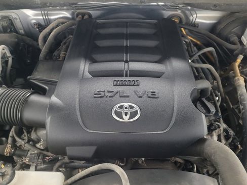 Used 2014 Toyota Tundra SR5 w/ TRD Off Road Package AWD/4WD image 30