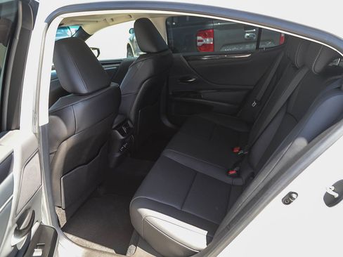 Used 2025 Lexus ES 350 FWD image 18