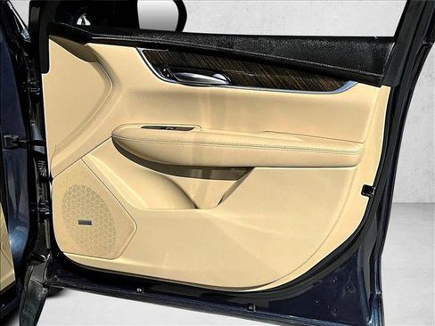 Used 2018 Cadillac XT5 FWD image 19