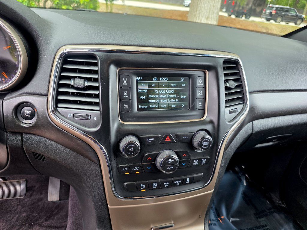 Used 2016 Jeep Grand Cherokee Laredo w/ Quick Order Package 23E AWD/4WD image 16