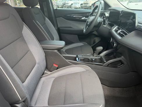 Used 2025 Chevrolet TrailBlazer LT AWD/4WD image 11
