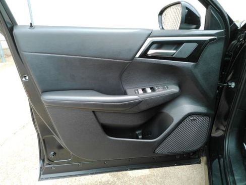 Used 2025 Mitsubishi Outlander SE FWD image 13