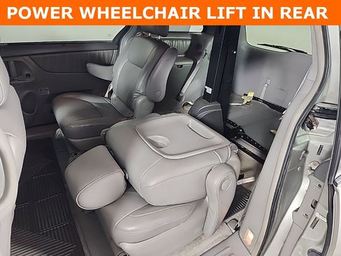 Used 2006 Toyota Sienna XLE image 21