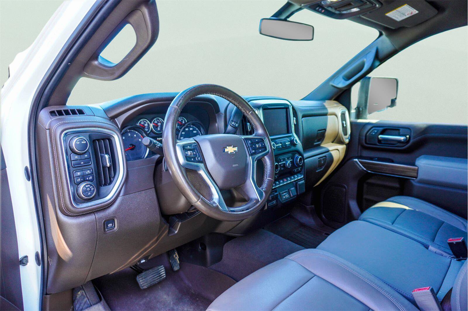 Used 2020 Chevrolet Silverado 2500 LT w/ All Star Edition AWD/4WD image 3
