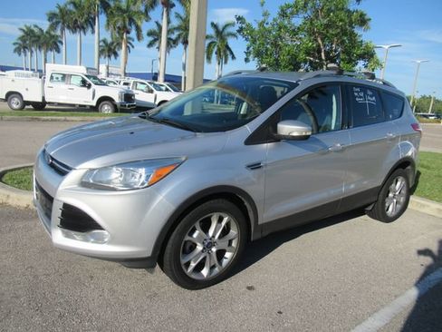Used 2015 Ford Escape Titanium FWD image 3