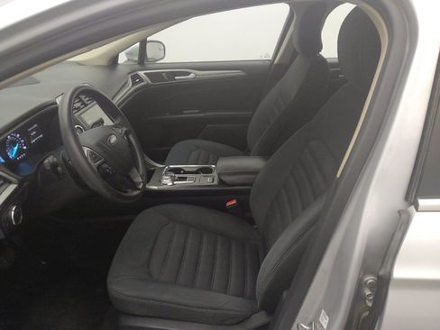 Used 2018 Ford Fusion SE w/ Fusion SE Technology Package image 17