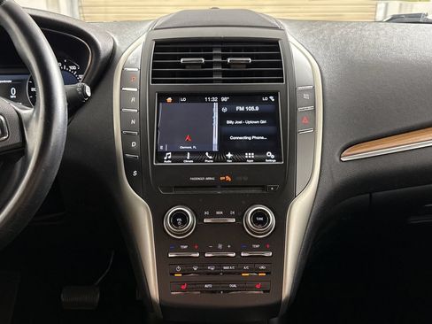 Used 2017 Lincoln MKC Select w/ Select Plus Package AWD/4WD image 18
