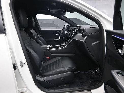 Used 2024 Mercedes-Benz GLC 300 4MATIC image 29