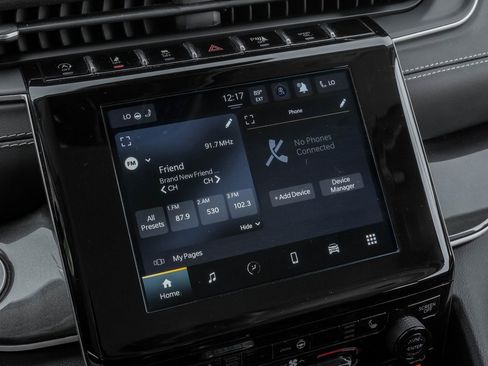 Used 2022 Jeep Grand Cherokee Laredo w/ Luxury Tech Group I image 35