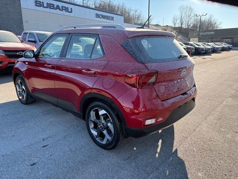 Used 2023 Hyundai Venue Limited image 3