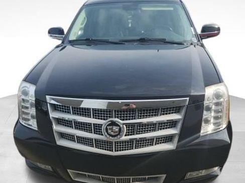 Used 2012 Cadillac Escalade Platinum AWD/4WD image 2
