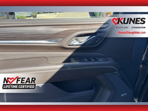 Used 2024 GMC Yukon Denali w/ Denali Reserve Package image 19