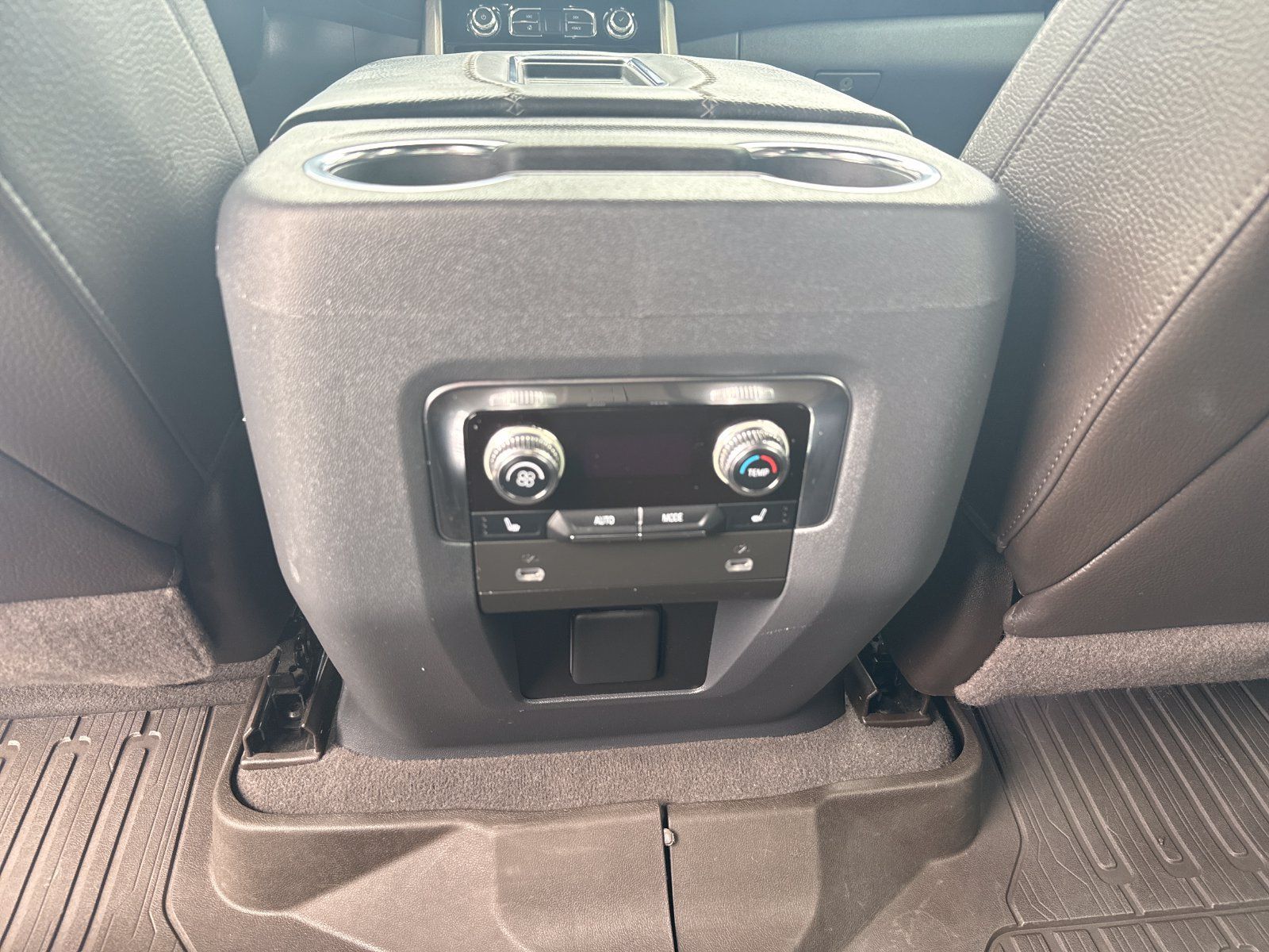 Used 2022 GMC Yukon Denali AWD/4WD image 19