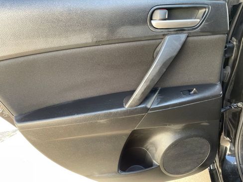Used 2013 MAZDA MAZDA3 i Sport FWD image 17
