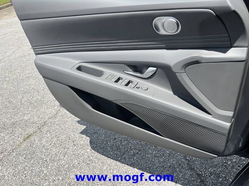 Used 2025 Hyundai Elantra SEL FWD image 15