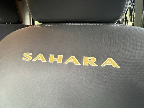 Used 2015 Jeep Wrangler Unlimited Sahara w/ Connectivity Group AWD/4WD image 21