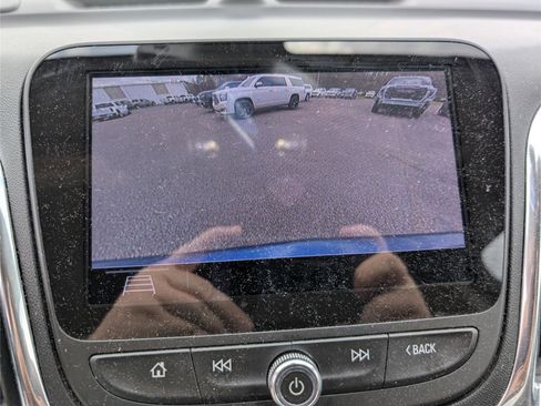 Used 2020 Chevrolet Equinox Premier image 17